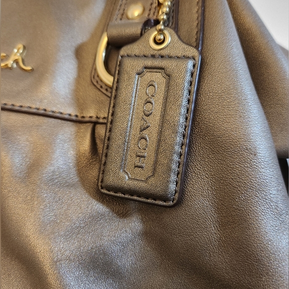 Coach Ashley - Picture 3 of 7